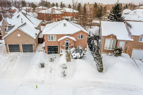 92 Snowy Owl CRES, Barrie, ON L4M 6P8