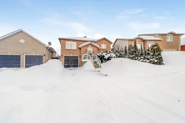 92 Snowy Owl CRES, Barrie, ON L4M 6P8