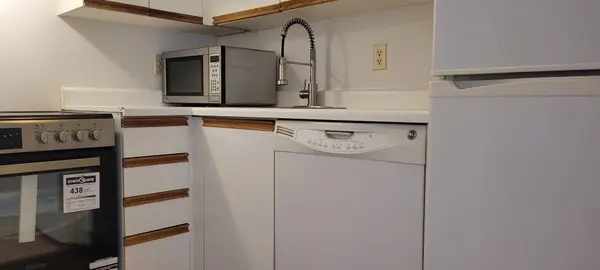 55 Centre AVE #2101, Toronto C01, ON M5G 2H5