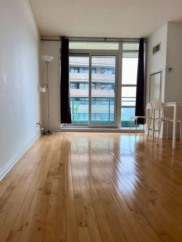 736 Spadina AVE #1303, Toronto C01, ON M5S 2J6