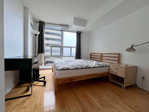 736 Spadina AVE #1303, Toronto C01, ON M5S 2J6