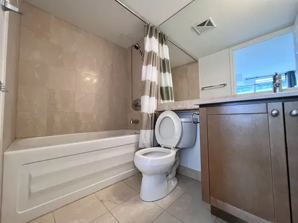 736 Spadina AVE #1303, Toronto C01, ON M5S 2J6