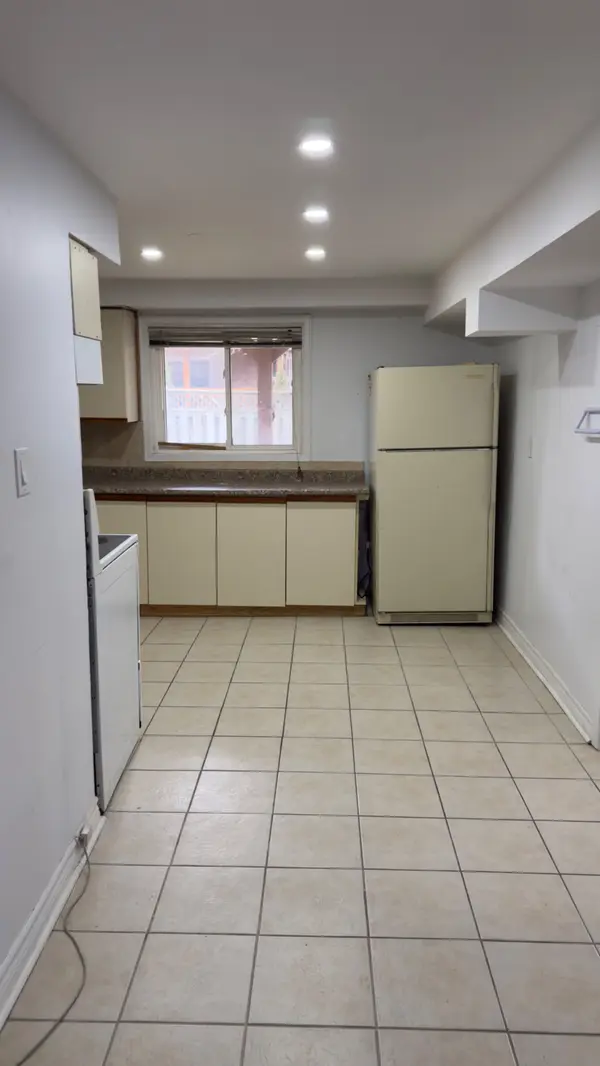 37 Rotherglen RD N #Bsmt, Ajax, ON L1T 1S8