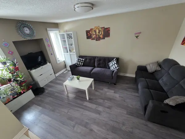 12 Whitewater ST, Whitby, ON L1R 2S9