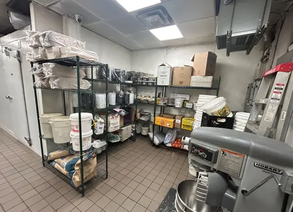 40 Centennial Pkwy N ## 2, Hamilton, ON L8E 1H6