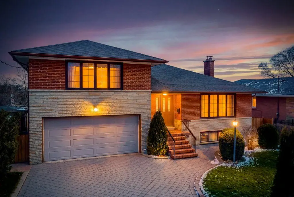 17 Duffield RD, Toronto W09, ON M9P 3C8