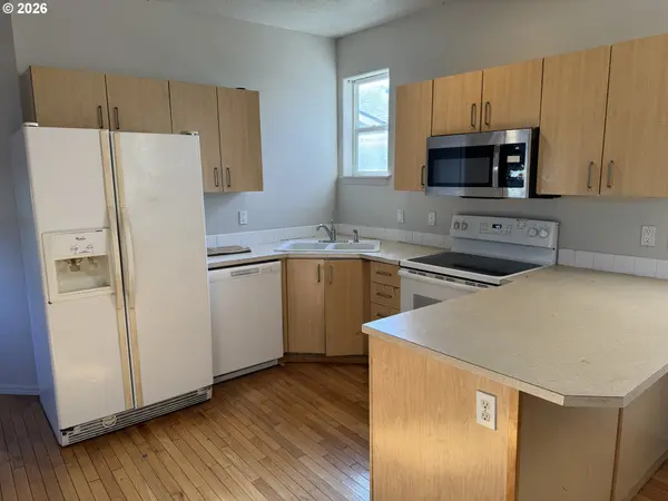 9143 SE PINE ST, Portland, OR 97216