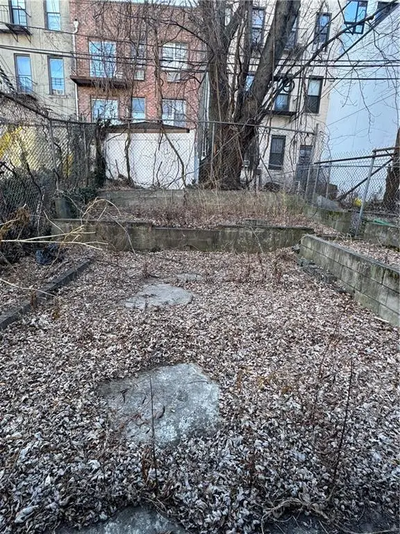 6 Pilling ST, Brooklyn, NY 11207