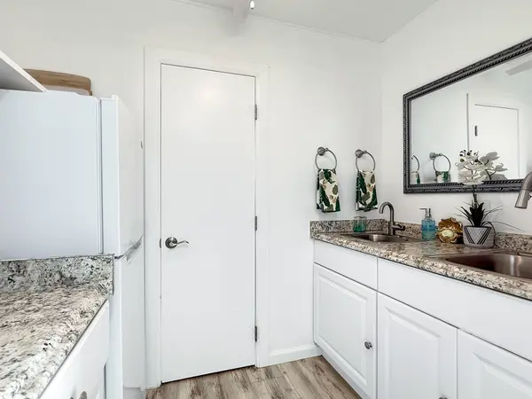 75-5776 KUAKINI HWY #327, Kailua Kona, HI 96740