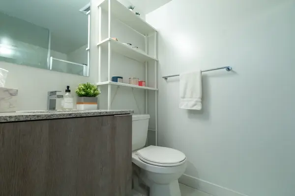 31 Tippett RD #657, Toronto C06, ON M3H 0C8