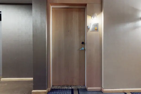 3939 Duke Of York BLVD #701, Mississauga, ON L5B 4N2