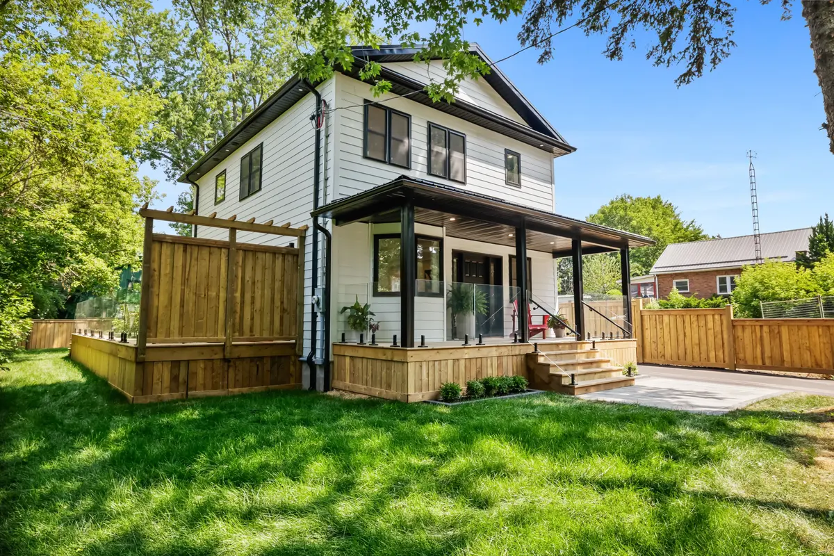 128 Buckingham AVE, Oshawa, ON L1G 2K5