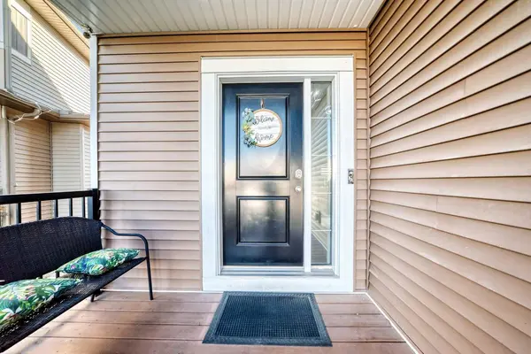 6 Canals CT SW, Airdrie, AB T4B0S6