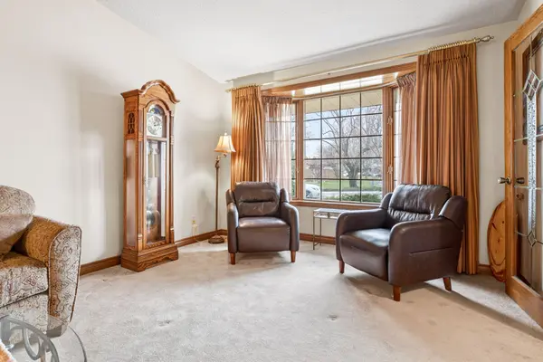 41 Adel DR E, St. Catharines, ON L2M 3W9