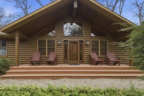 4004 Creek DR, Michiana Vllg, MI 49117