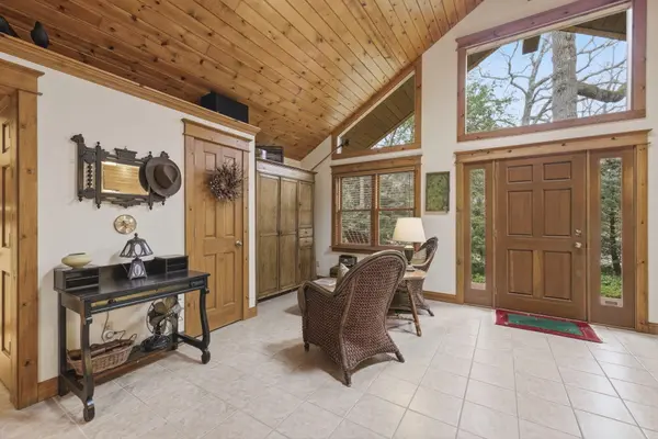 4004 Creek DR, Michiana Vllg, MI 49117