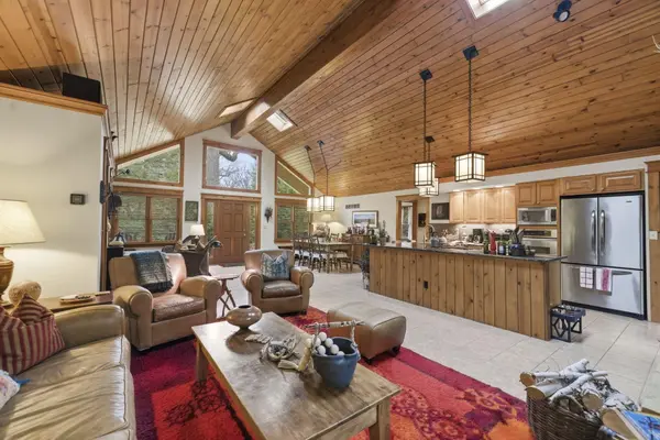 4004 Creek DR, Michiana Vllg, MI 49117