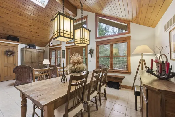 4004 Creek DR, Michiana Vllg, MI 49117