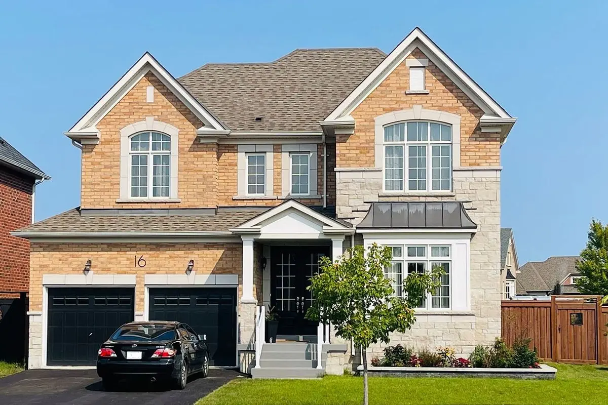 16 Vivian Creek RD #Main, East Gwillimbury, ON L0G 1M0