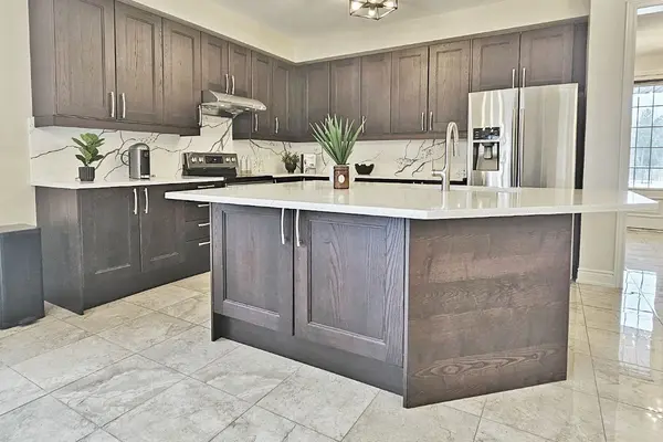 16 Vivian Creek RD #Main, East Gwillimbury, ON L0G 1M0