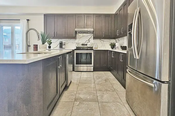 16 Vivian Creek RD #Main, East Gwillimbury, ON L0G 1M0