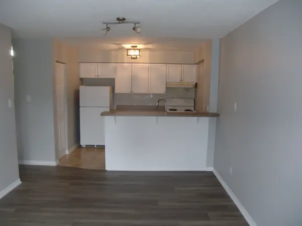 102 Aspen Springs DR #305, Clarington, ON L1C 5N6