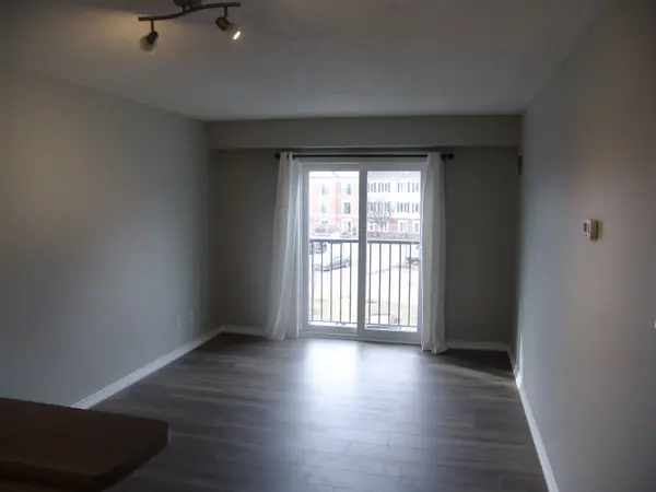 102 Aspen Springs DR #305, Clarington, ON L1C 5N6