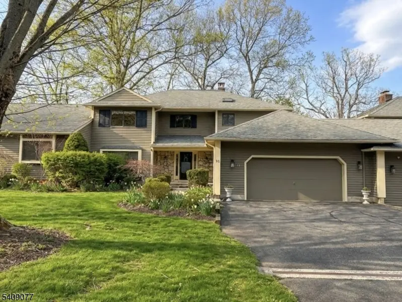 38 Hunters Circle, Tewksbury Twp., NJ 08833