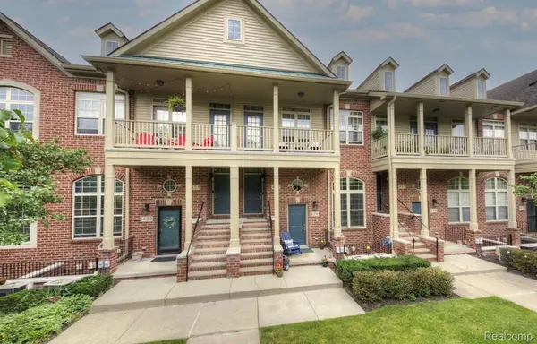 421 Village DR, Walled Lake, MI 48390