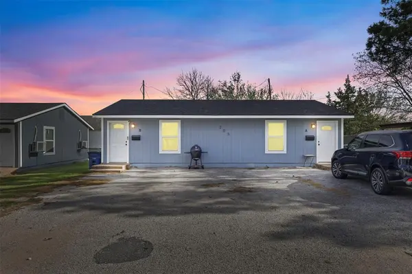 203 E Bremond Street, Ennis, TX 75119