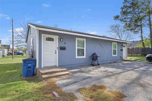 203 E Bremond Street, Ennis, TX 75119