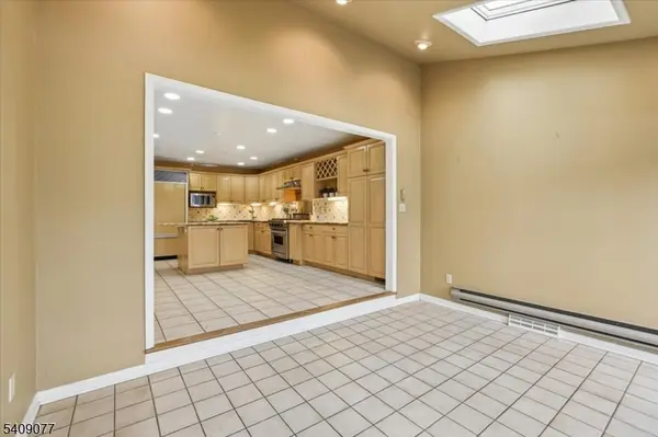 38 Hunters Circle, Tewksbury Twp., NJ 08833