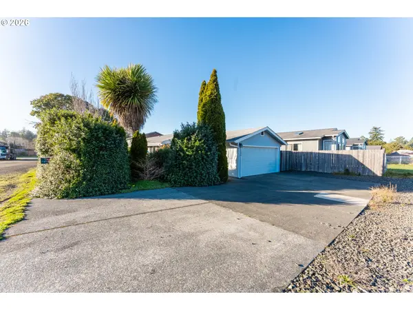 1590 SAINT JOHN AVE, Coos Bay, OR 97420