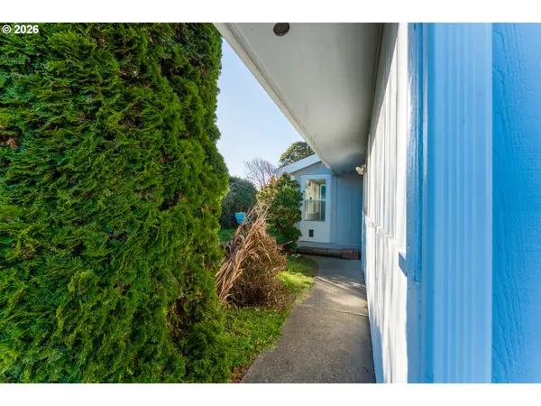 1590 SAINT JOHN AVE, Coos Bay, OR 97420