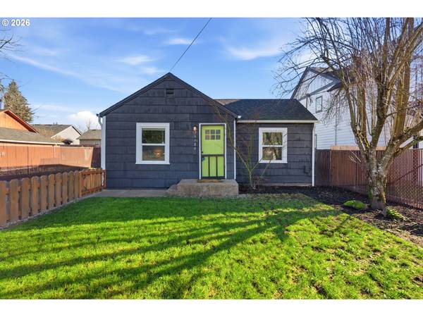 16484 FRONT AVE, Oregon City, OR 97045
