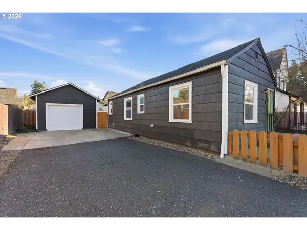 16484 FRONT AVE, Oregon City, OR 97045