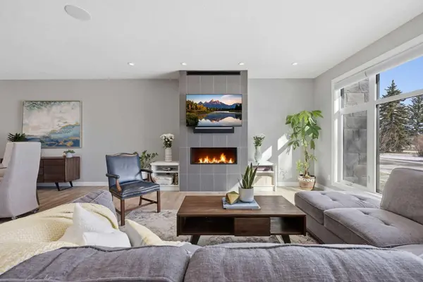 2313 7 ST NE, Calgary, AB T2E 4C7