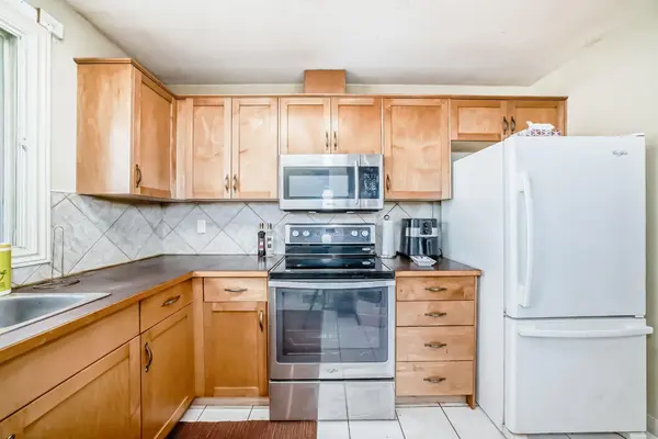 247 Bracewood RD SW, Calgary, AB T2W 3C2