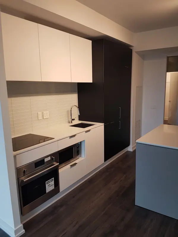 33 Helendale AVE #721, Toronto C03, ON M4R 0A4