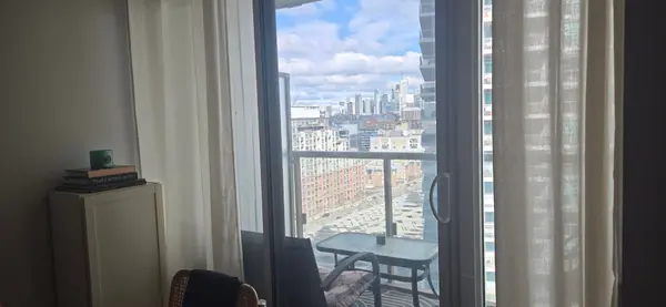 125 Western Battery RD #1606, Toronto C01, ON M6K 3R8