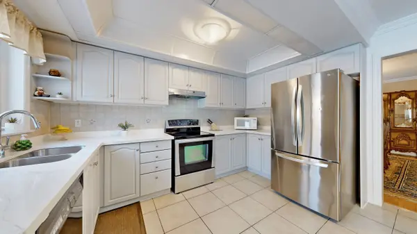 1887 Fairport RD, Pickering, ON L1V 1T5