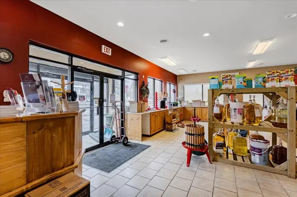 30 The Queensway N/A S, Georgina, ON L4P 1Y9