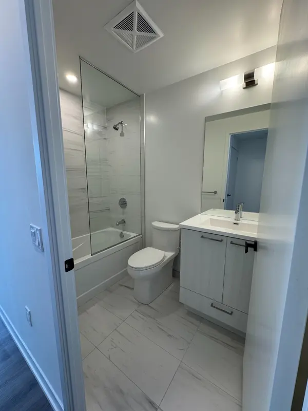 225 Commerce ST #2009, Vaughan, ON L4K 0R1