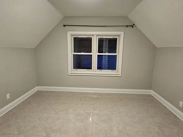 299 West 2nd ST, Hamilton, ON L9C 3H1