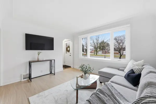 2062 Barton ST E, Hamilton, ON L8H 2Z4