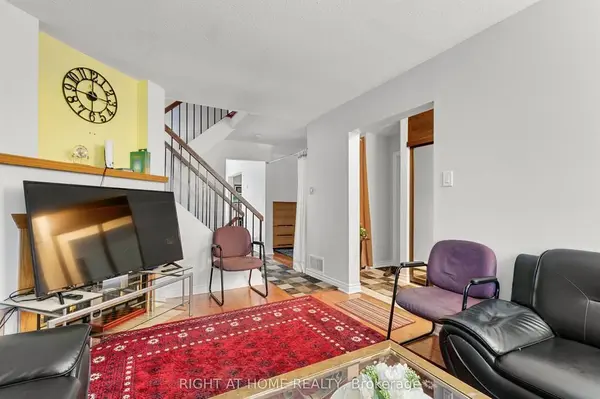 3142 Dumaurier AVE E, Britannia Heights - Queensway Terrace N And Area, ON K2B 8R1