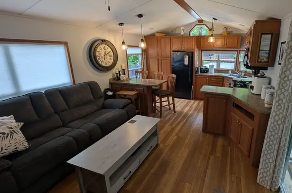 1082 Shamrock Marina RD, Gravenhurst, ON P0E 1N0