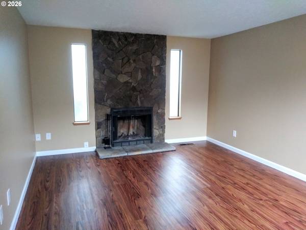 6822 SE WOODSTOCK BLVD, Portland, OR 97206