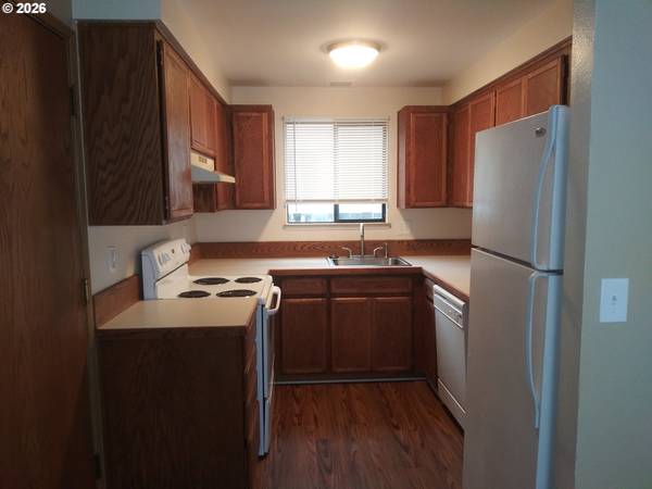 6822 SE WOODSTOCK BLVD, Portland, OR 97206