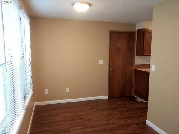 6822 SE WOODSTOCK BLVD, Portland, OR 97206